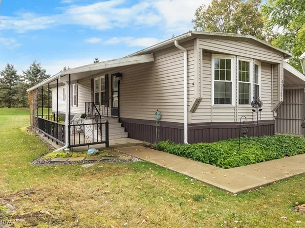 131 Hickory Cir, Elyria, OH 44035