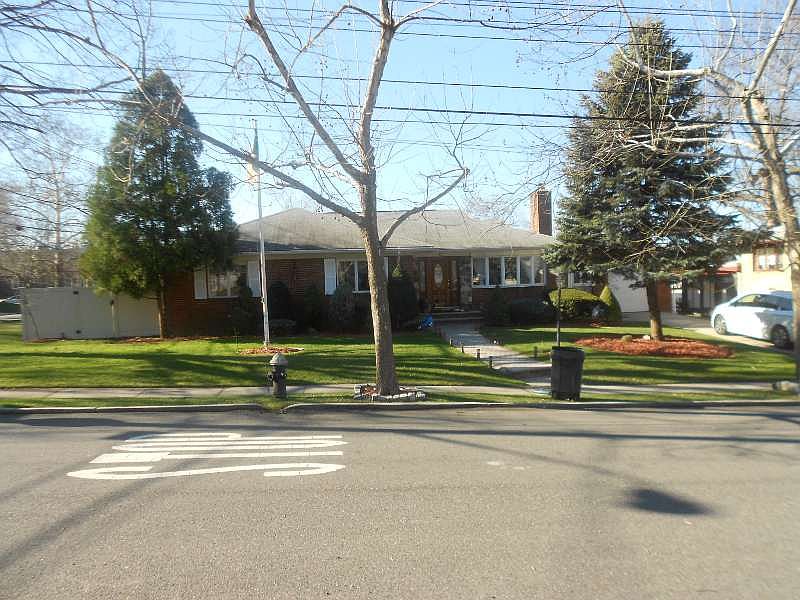 1st image of 148 Lawrence Ave