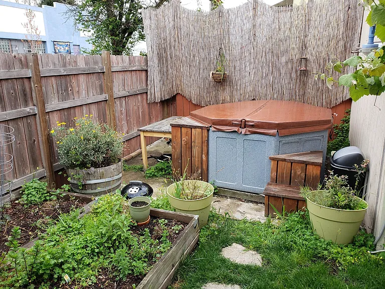2144 Bonar St — Photo 31