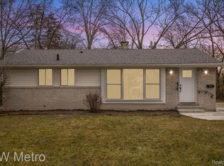 29270 Rambling Rd, Southfield, MI 48076