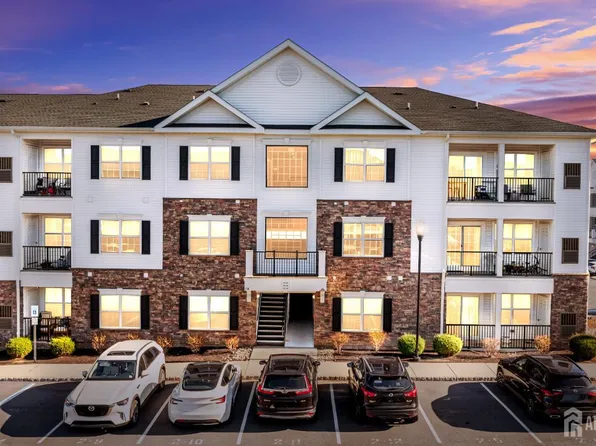 718 Stiller Ln, Monroe Township, NJ 08831