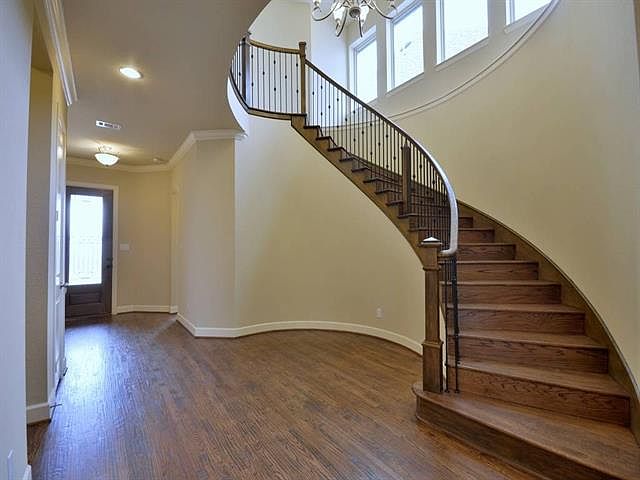 1st image of 912 Saratoga Way