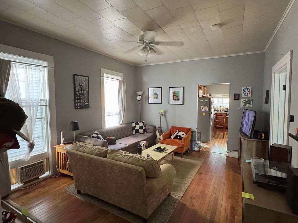 Living Room pic 2