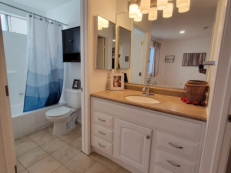 1230 N June St #214 — Photo 11