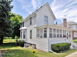 907 E Main St, St Charles, IL 60174
