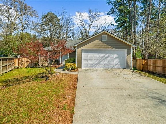 3rd image of 212 Whispering Pine Cir NE