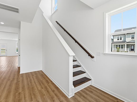 3rd image of 209 Poppy Point Dr