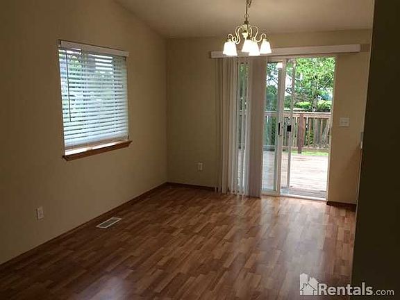 4th image of 931 SE Beaver Creek Ln