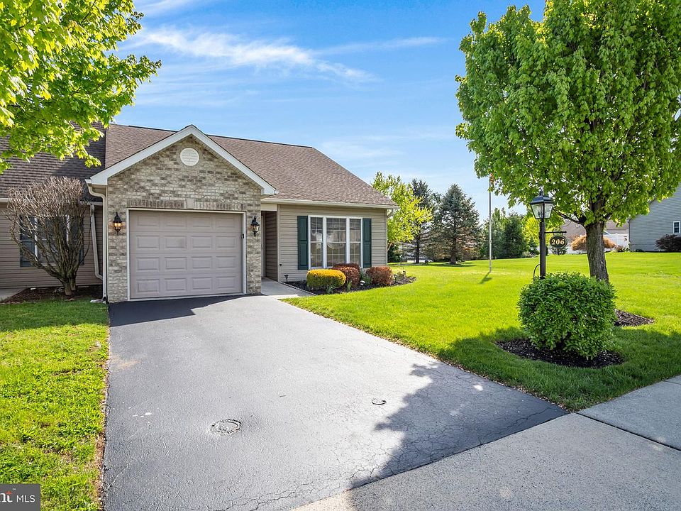 1st image of 206 Brighton Dr