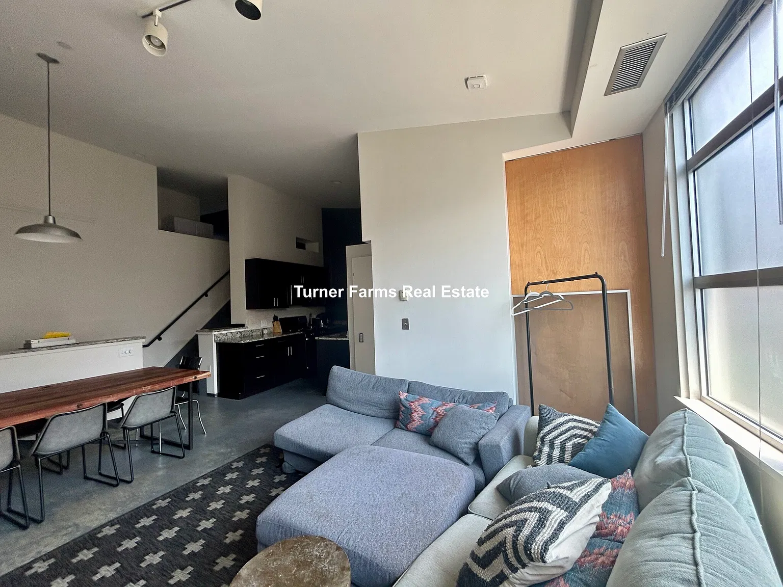 3 bed, 1.5 bath, 7777 sqft, $5,500 — Photo 1