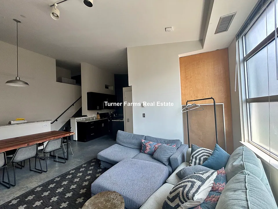 145 E Berkeley St #501