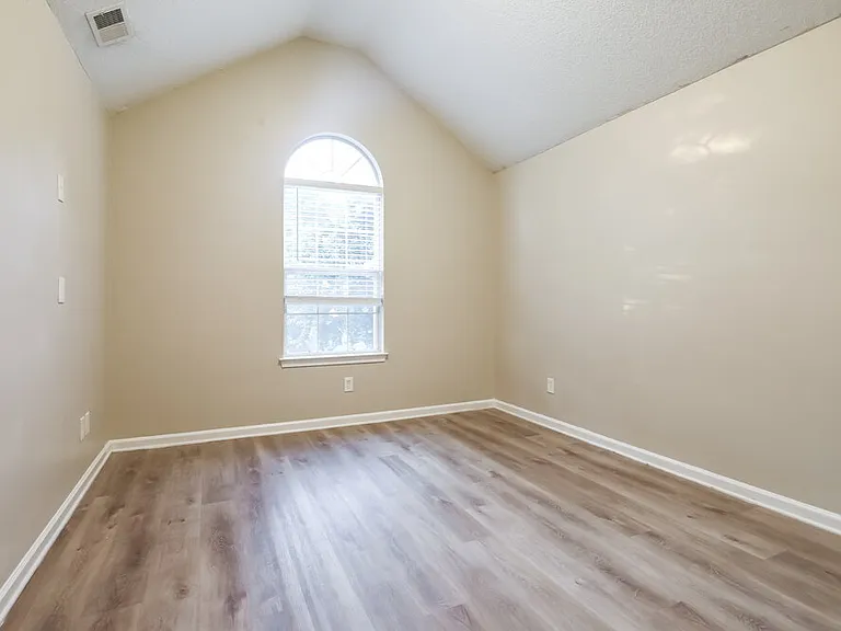 125 Titan Rd — Photo 13