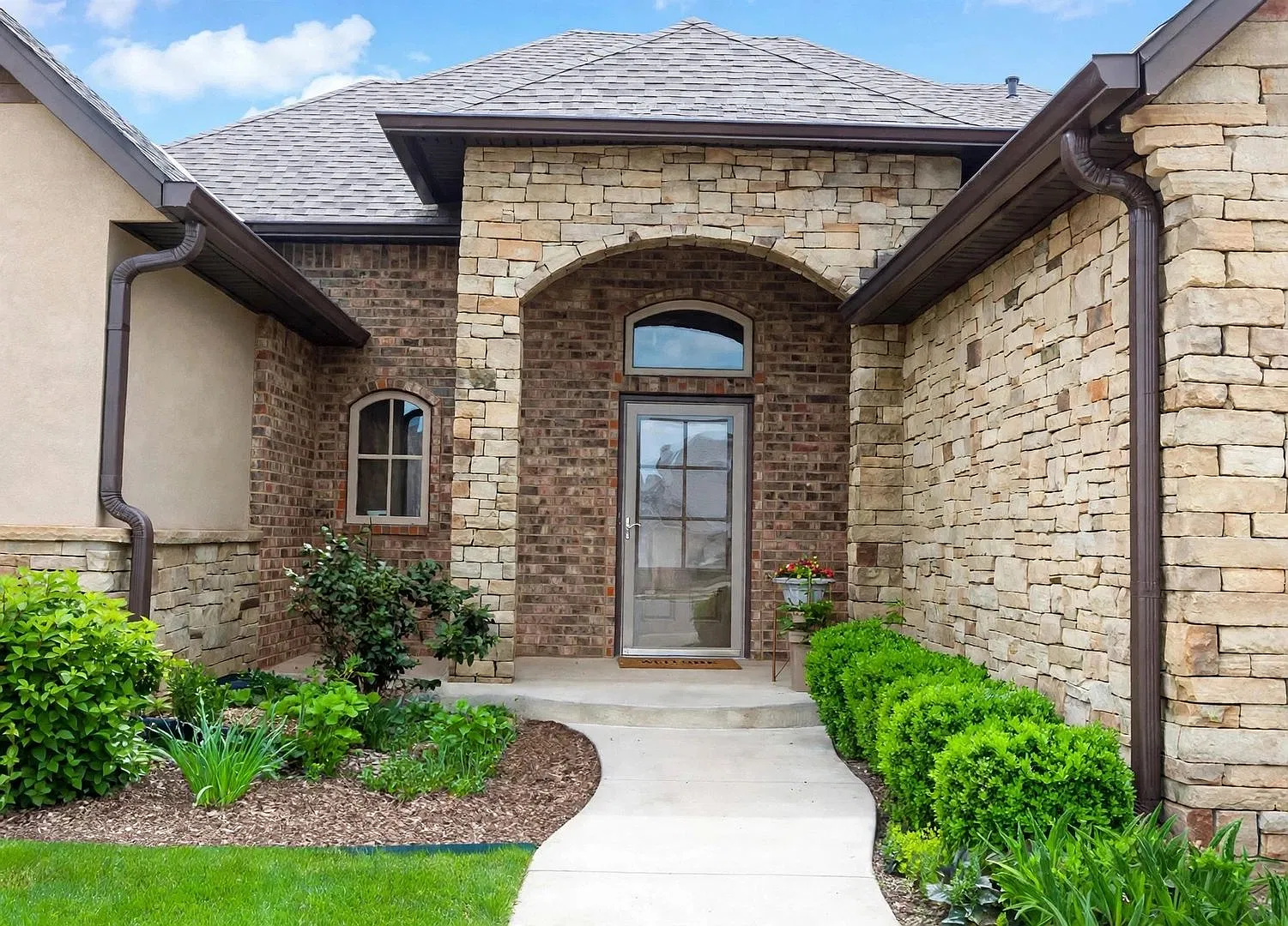 Beautiful 4-Bedroom Home in Edmond w/ 3 Car Garage Energy Efficient with Premium Features! — Photo 3
