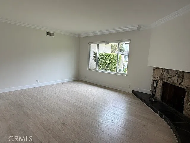5 bed, 2424 sqft, $5,900 — Photo 4