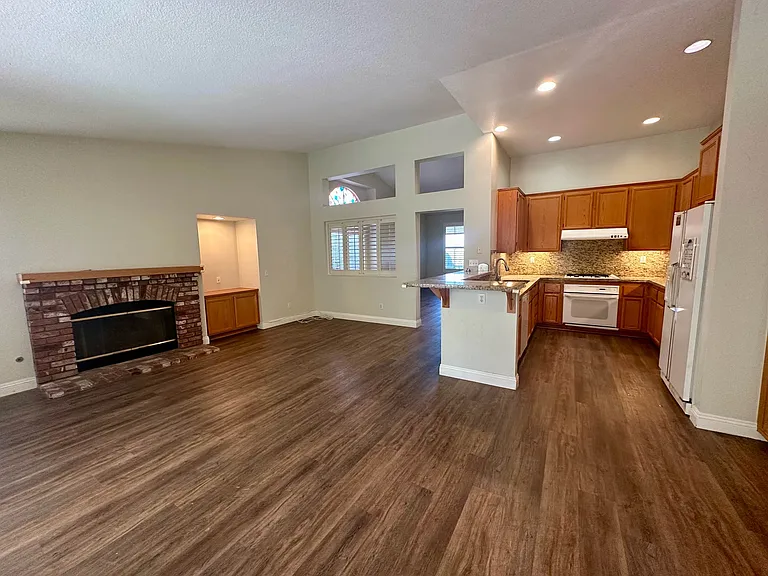 240 Sierra Madre Way — Photo 16
