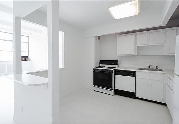 3rd image of 251-253 W 19th St #4B