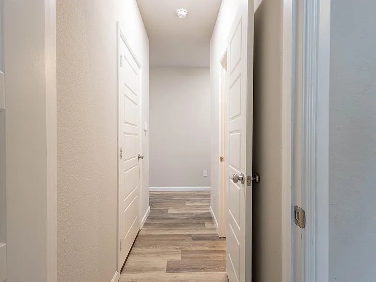 4709 Mayflower Dr — Photo 10