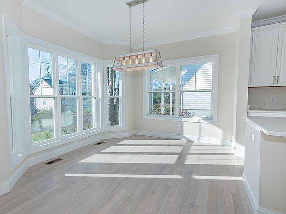 5th image of 10433 Arthur Pl