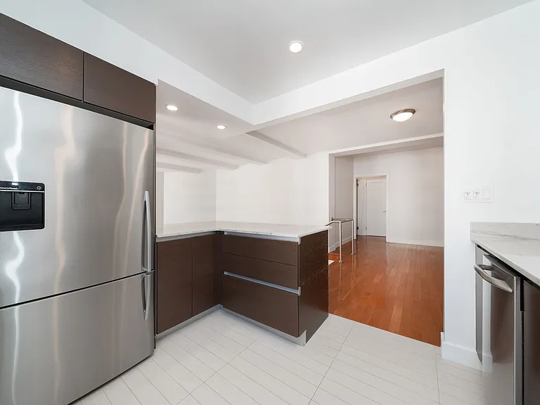 400 E 57th St #14B — Photo 10