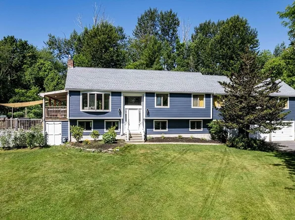 10 Longmeadow Ln, Medway, MA 02053