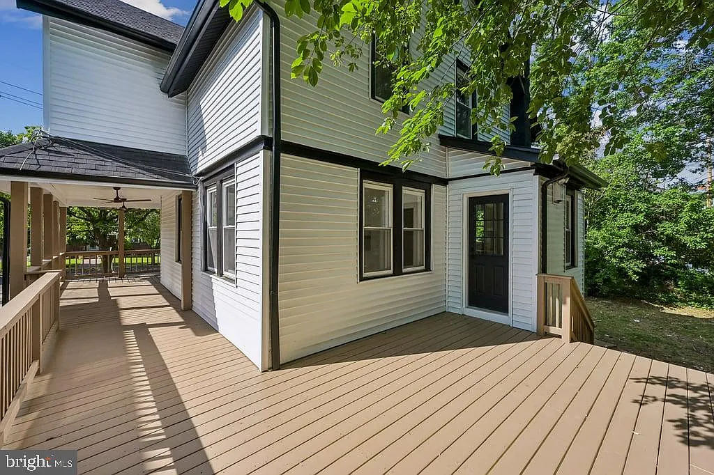 3 bed, 1.5 bath, 1305 sqft, $3,000 — Photo 3