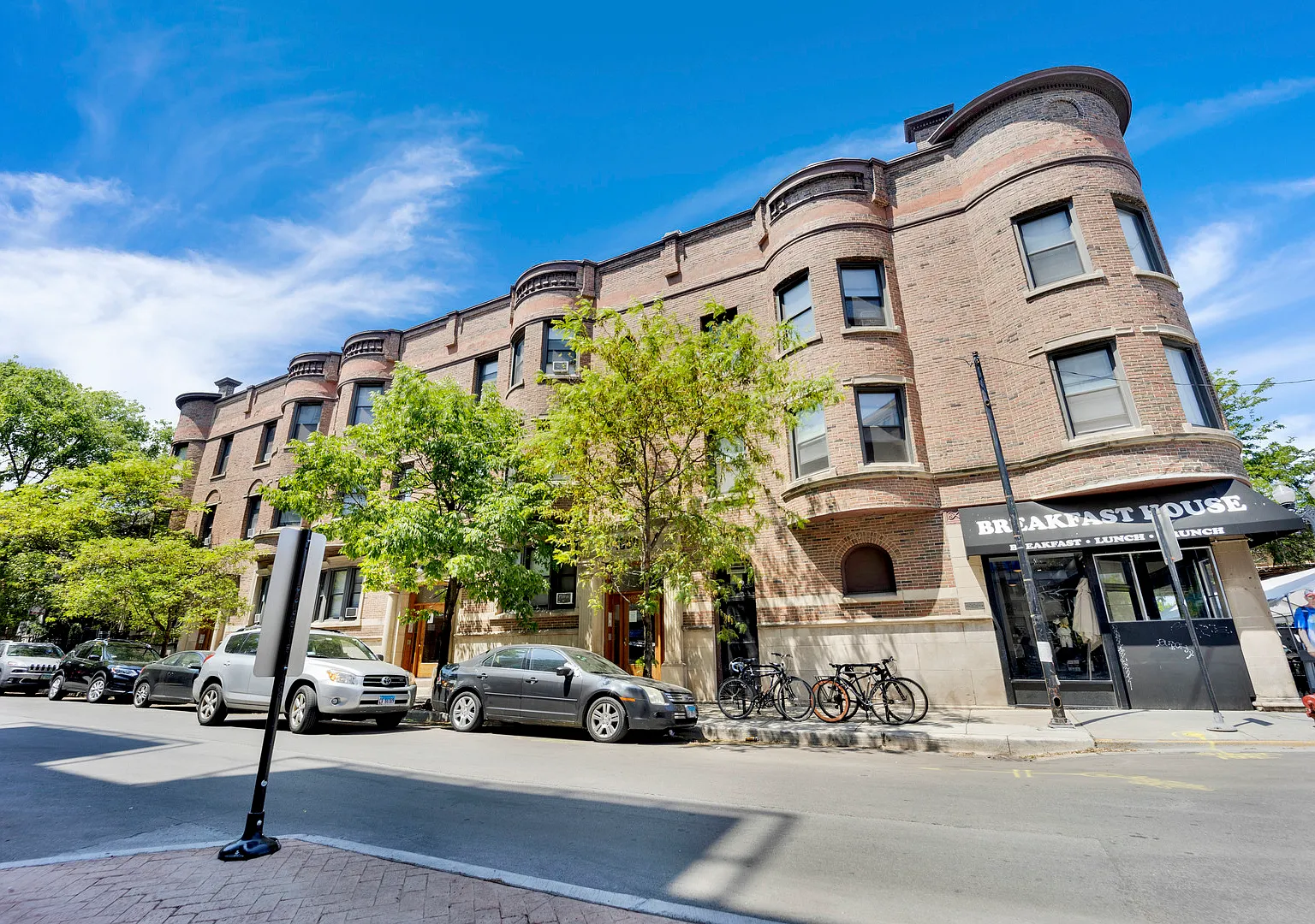 2 bed, 900 sqft, $2,850 — Photo 1
