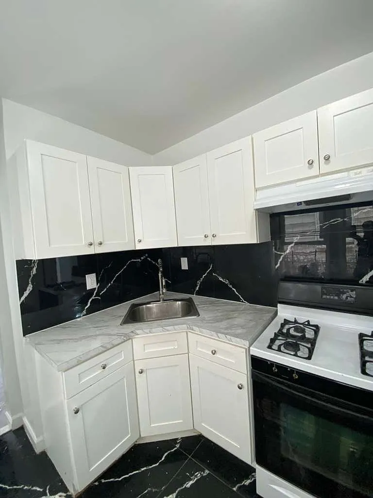 4 bed, 2.0 bath, $3,500 — Photo 2