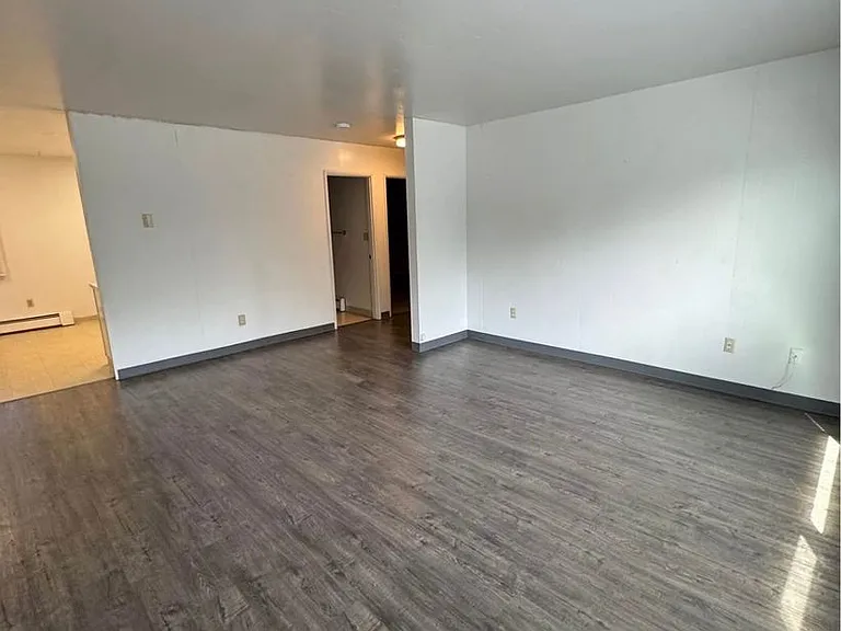 537 E 24th Ave — Photo 1
