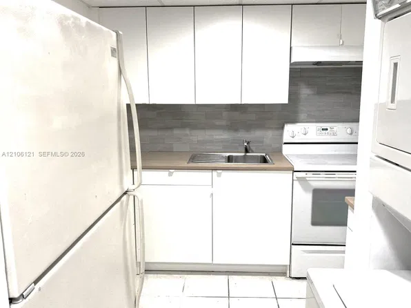 10000 NW 80th Ct APT 2225, Hialeah Gardens, FL 33016