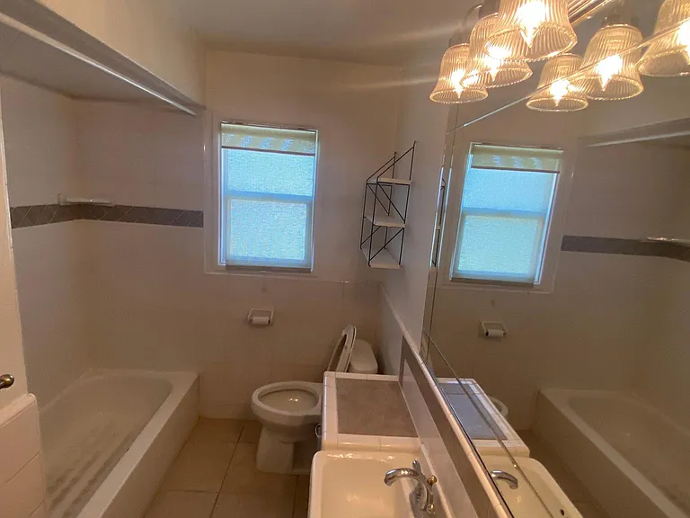 2601 Pine St — Photo 16