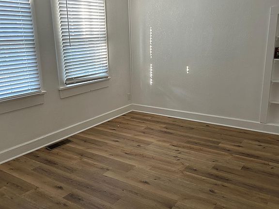 5th image of 220 Forest Ave NE APT C