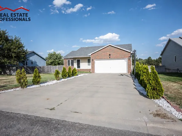 3004 Amber Ave, Dodge City, KS 67801