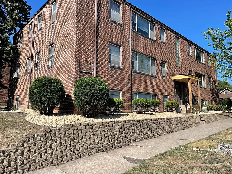 1573 Hartford Ave — Photo 33