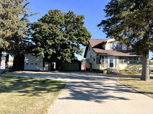 1703 3rd Ave S, Estherville, IA 51334