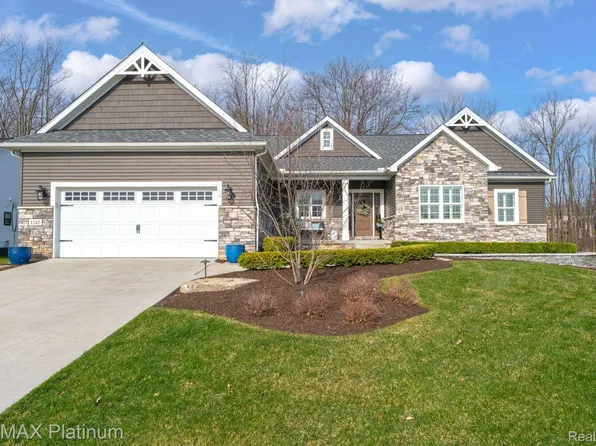 1242 Timberleaf Dr, Brighton, MI 48114