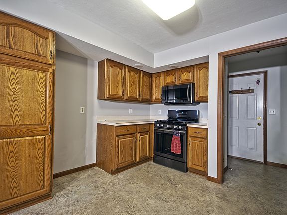 5th image of 1004 Trenton Pl