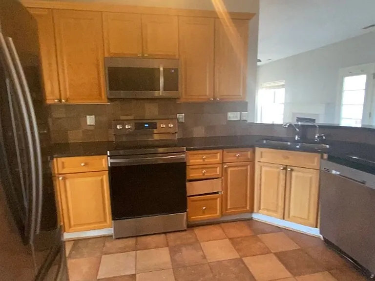 12129 Hampton Place Dr — Photo 2