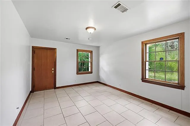 301 N Ellzey St — Photo 19