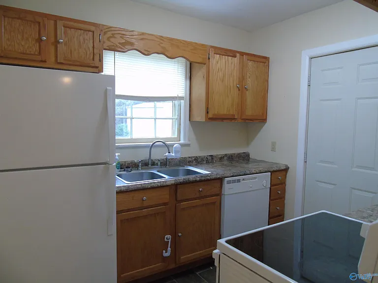 305 Thornton Ave SW — Photo 5