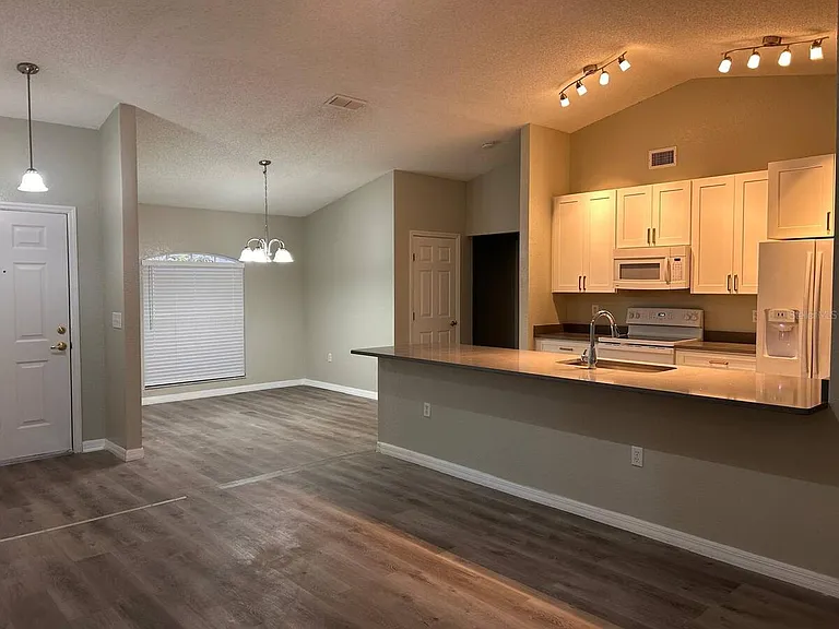 669 Sierra Cir — Photo 5