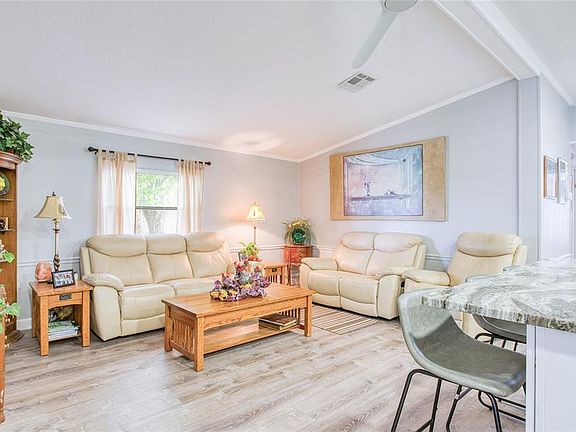 5th image of 417 Dolphin Dr S