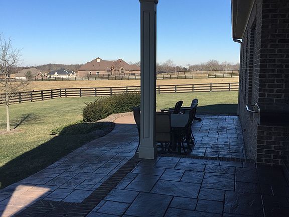 4th image of 102 Middle Creek Dr