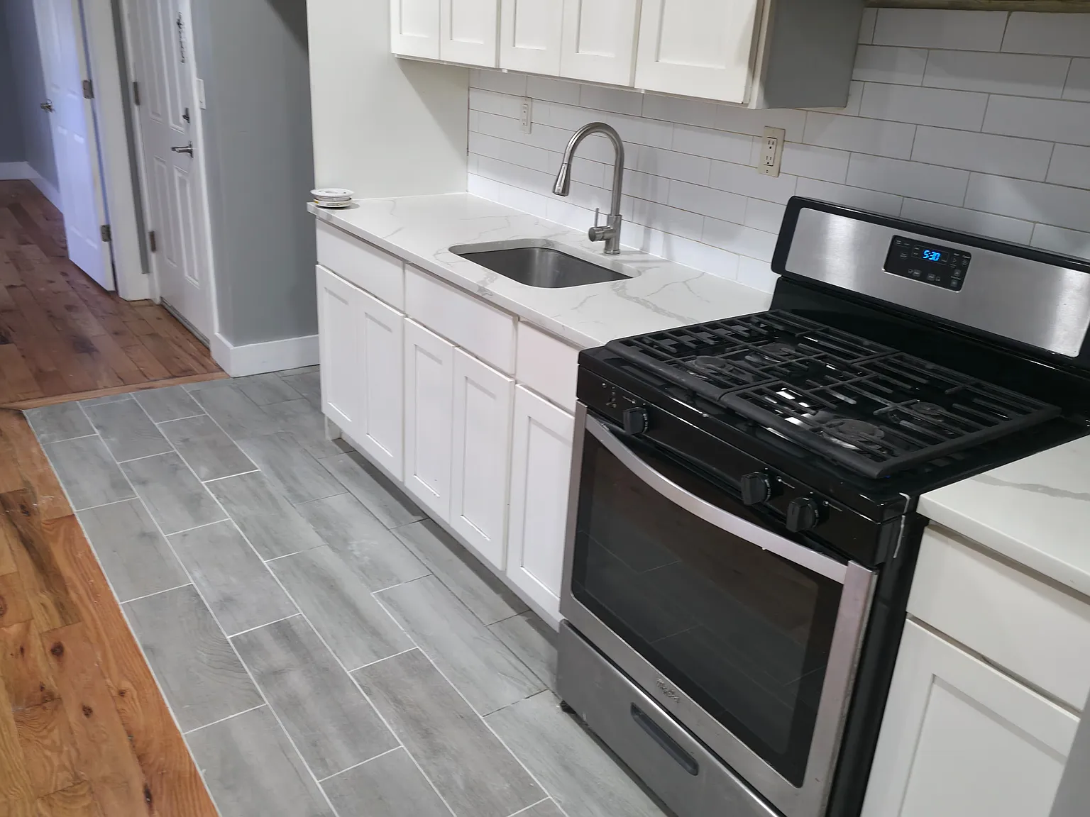 3 bed, $2,100 — Photo 2