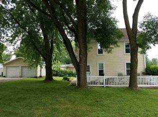 11664 Robin Hood Dr, Dubuque, IA 52001