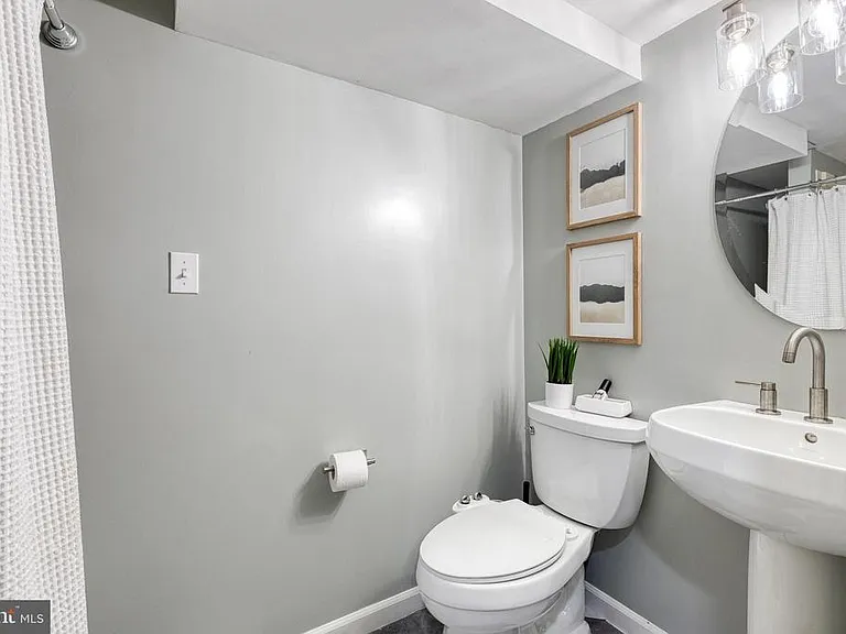724 S Curley St — Photo 14