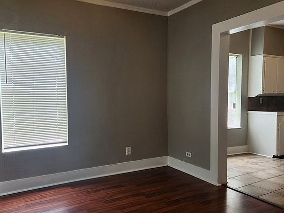 3rd image of 2124 Avenue G