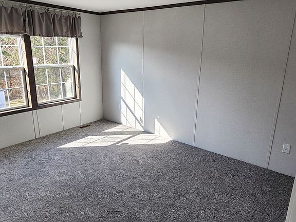 3rd image of 8 Oakridge Heights Dr