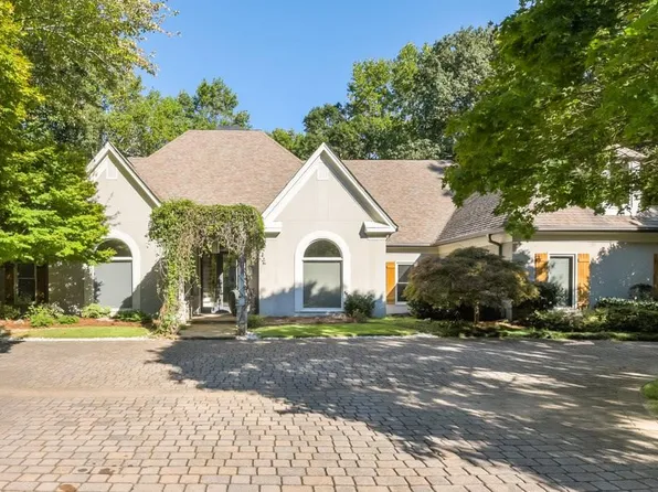 825 Marseilles Dr, Sandy Springs, GA 30327