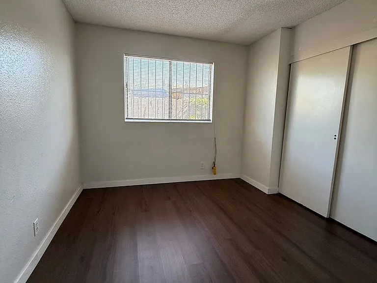 3440 Helix St — Photo 6