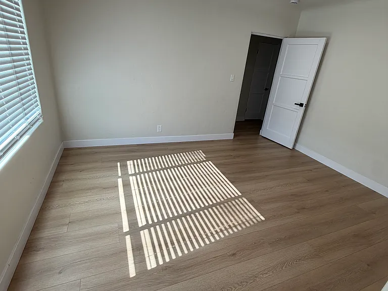 1090 E Verdugo Ave — Photo 20